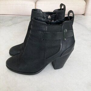 Vince Camuto Hayes black leather ankle boot (size 7) booties, side zippers